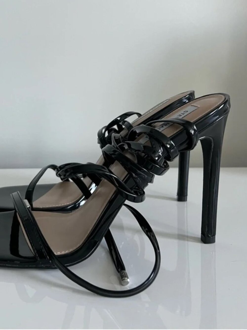 Steve Madden BLACK PATENT LEATHER size 8.5- lace up